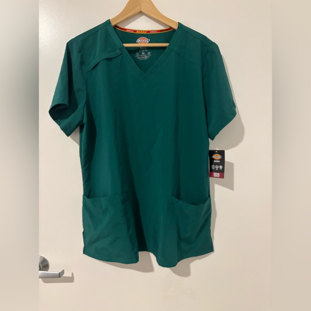 Essentials Green scrub top dickies